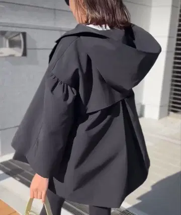 Liten 큐빅 트렌치코트 다크 네이비