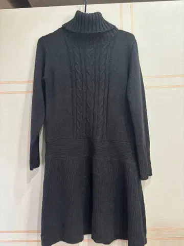 픽시 하트 블랙 터틀 니트 원피스