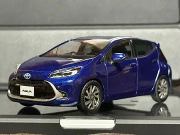 도요타 아쿠아 1/30 컬러 샘플 미니카 다크 블루 마이카 메탈릭