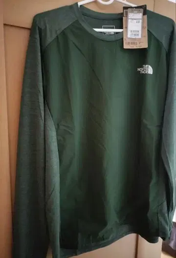 새상품 THE NORTH FACE 롱 슬리브 T셔츠 M 다크 그린