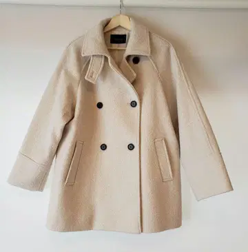 미사용 새상품급 울 혼방 베이지 더블 브레스트 코트 화이트