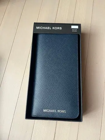 마이클코어스 TECH ZIP AROUND 장지갑 네이비