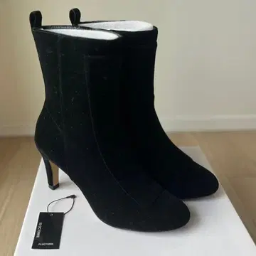 블랙 스웨이드 미들 기장 부츠