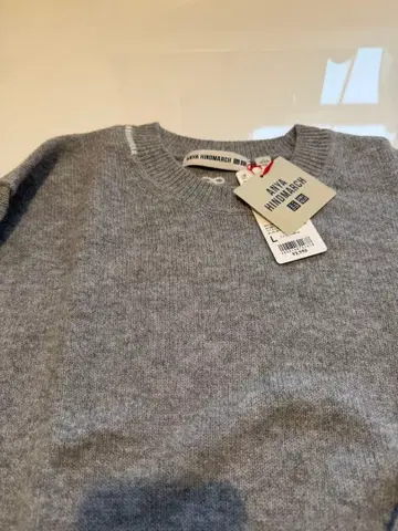 안야 힌드마치 x 유니클로 스웨터