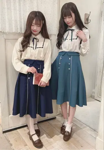 더블 단추 배색 턱 스커트 / F i.n.t (핀트)