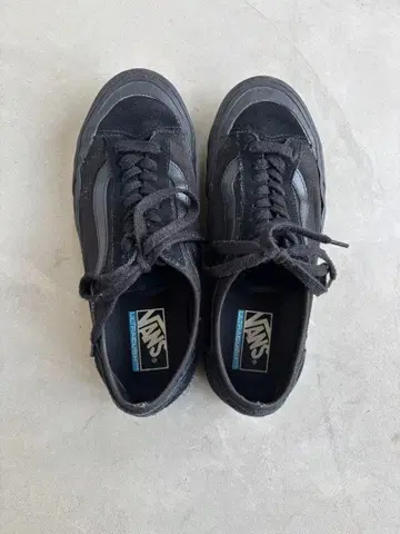 Vans 블랙 스니커즈
