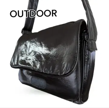 OUTDOOR 숄더백 블랙 에나멜