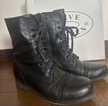 Steve Madden 블랙 레이스업 부츠