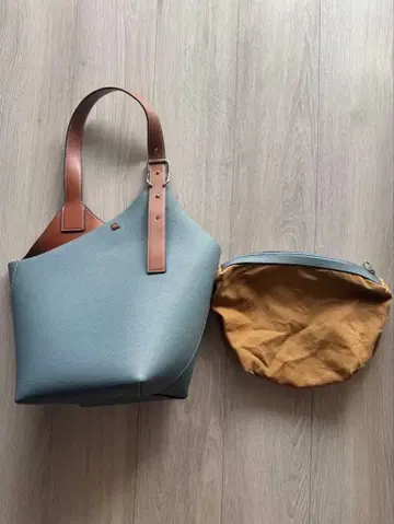 천연 가죽 토트백 블루 내 파우치 포함 A4 사이즈 넉넉히 들어갑니다!