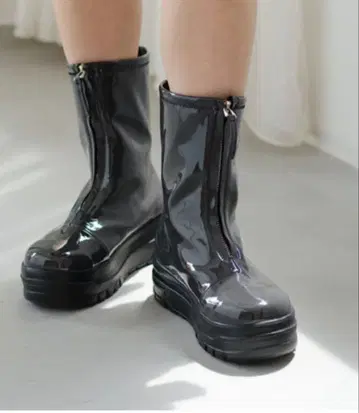 그레이 통굽 지퍼 레인 신발