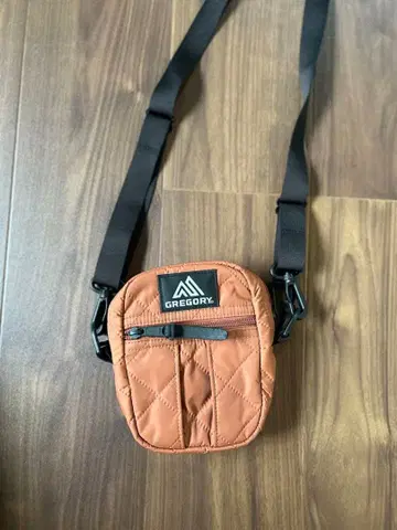 GREGORY 퀼팅 바디백 브라운