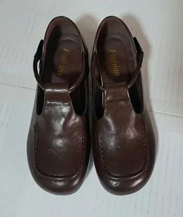 emiwalk 라운드토 펌프스 다크 브라운