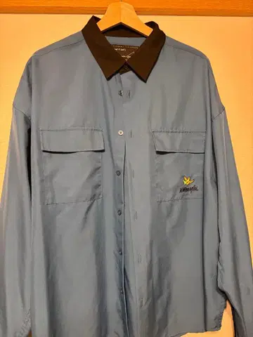 파랑 오렌지 그레이 셔츠와 맨투맨