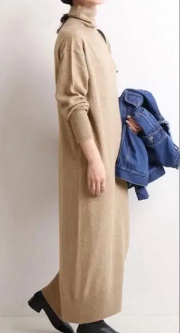 새상품급 슬로브 이에나 워셔블 홀가먼트 원피스 F