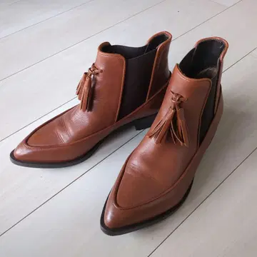 바질레베 도트 BASILE28 브라운 가죽 태슬 숏부츠 38