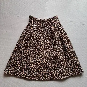 a n a t e l i e r 레오파드 무늬 스커트