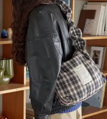 THEATRE PRODUCTS x 프릭스스토어 체크 개더 백