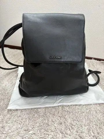 미사용품 Calvin Klein 블랙 가죽 백팩