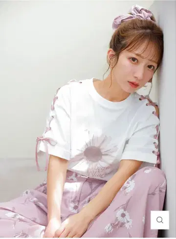 Ange Charme 꽃무늬 레이스업 T셔츠