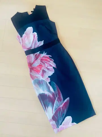 TED BAKER 플라워 프린트 타이트 드레스 사이즈 1