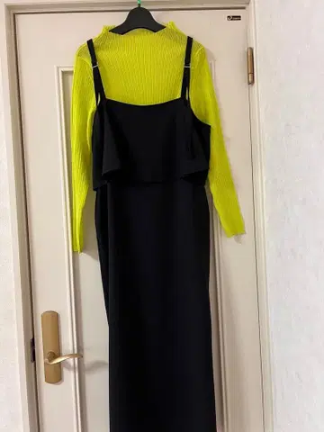 QTUM 2025 블랙 오버롤 스커트 사이즈 38