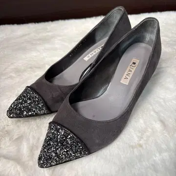 DIANA 블랙 스틸레토 펌프스 23cm