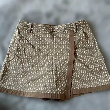 캘러웨이 로고 프린트 숏팬츠 랩스커트풍 브라운