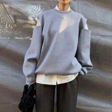 RIM.ARK 숄더 슬릿 니트