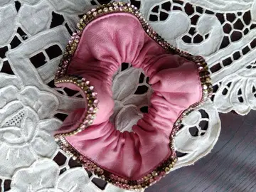 아카 가죽 스크런치