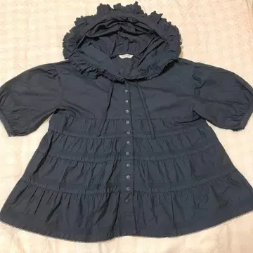 원더풀 월드 프릴 후드 부착 반팔 블라우스 블랙