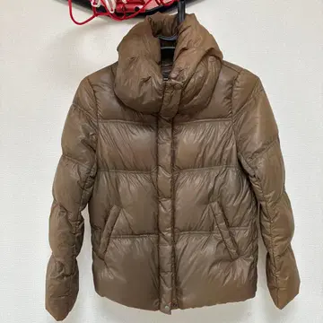 브라운 후드 부착 다운 자켓