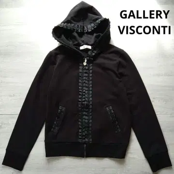 [ 갤러리 비스콘티 ] 테이프 장식 후드 탈부착 불가 후드티 블랙