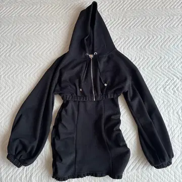 BUBBLES 블랙 후드 부착 미니 원피스