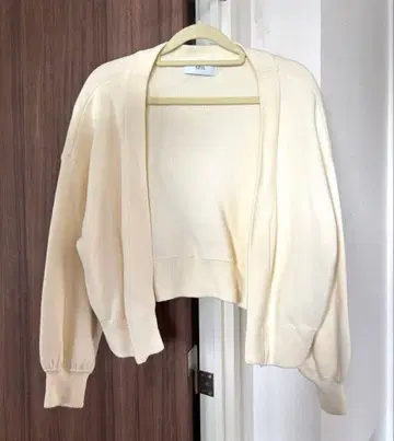 AZUL 아이보리 숏 기장 가디건