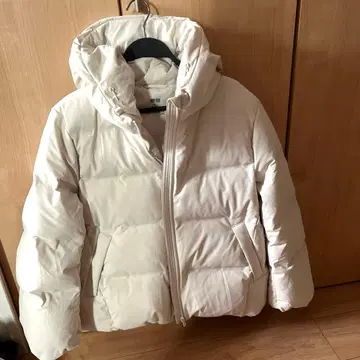 유니클로 UNIQLO XL 심리스 다운 자켓 화이트