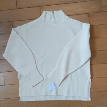 아이보리 하이넥 스웨터
