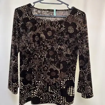 La fete de tabasa 긴팔 상의와 스커트