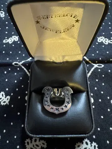 텐더 로인 호스슈 반지