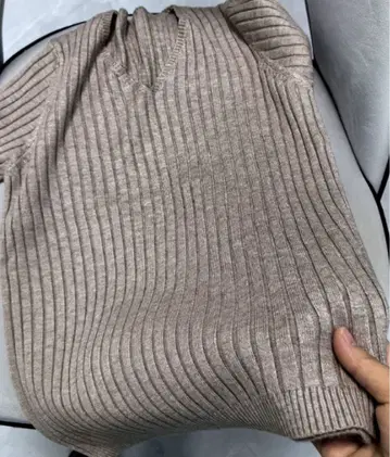 베이지 리브 V넥 긴팔 니트