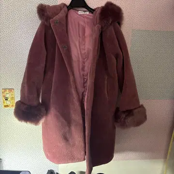 퍼 달린 핑크 롱 코트