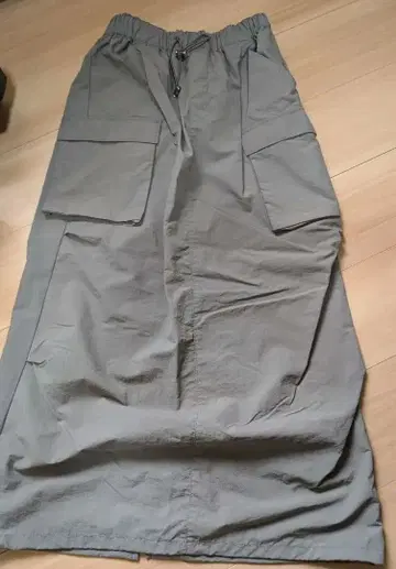 로리즈팜 드로스트 카고 스커트