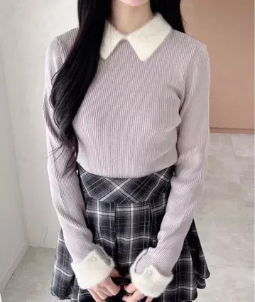 잉그 INGNI [WEB 한정판] 배색 옷깃 페더 니트