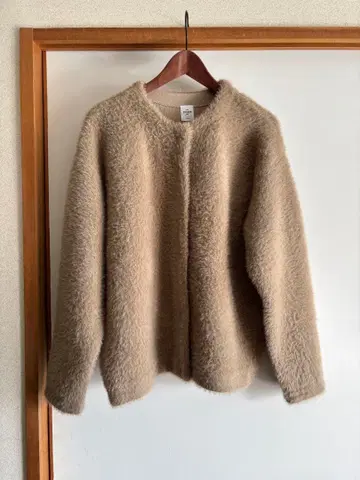[새상품] coen 코엔 베이지색 페더얀 니트 가디건