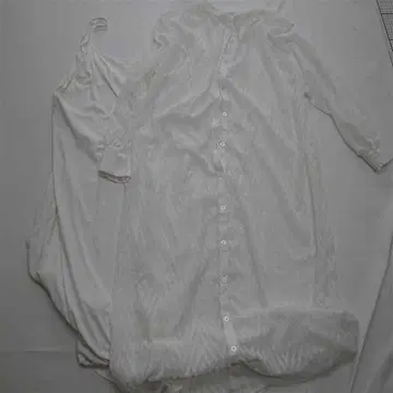 베치 원피스 프리 사이즈 화이트 계열 긴팔 레이스 가운