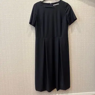 테리 럭스 블랙 반팔 무릎 기장 원피스