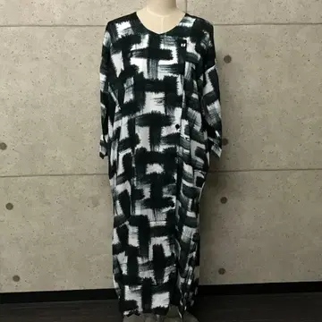 블랙 라이카 레이온 원피스 프론트 오픈 사이드 슬릿 에스닉