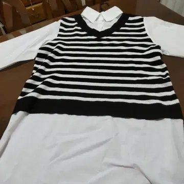 스트라이프 V넥 레이어드 긴팔 상의