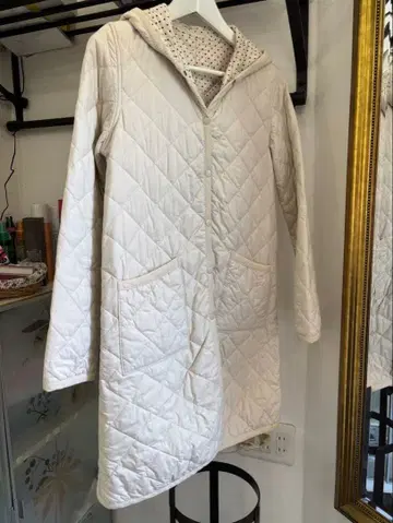 아이보리 퀼팅 자켓 후드 부착