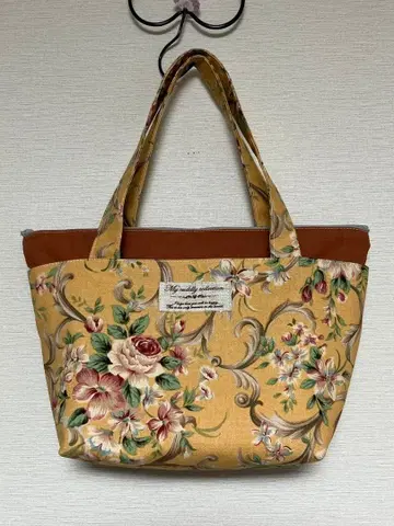 지퍼 토트백 + 꽃무늬 + 테라코타 + 작은 외출용 사이즈