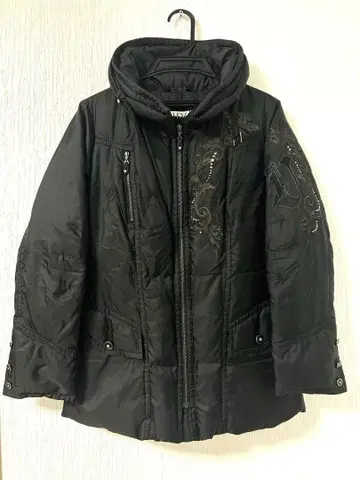 발렌자 40 블랙 다운 자켓 후드 부착